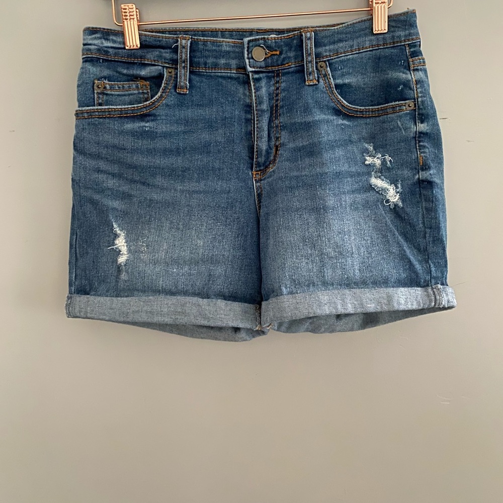 Universal Threads distressed jean shorts sz 6/28